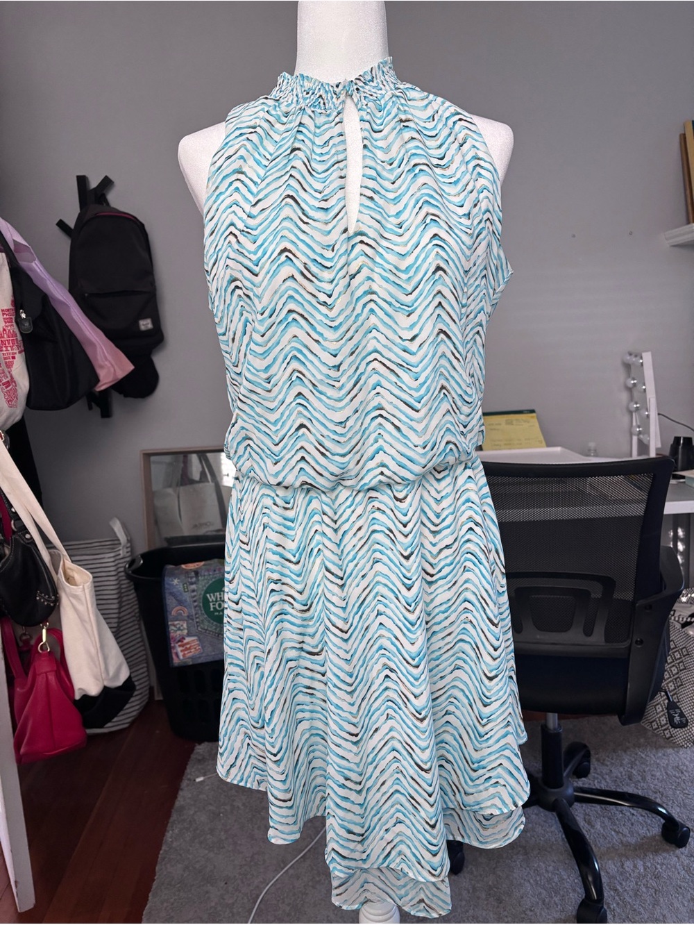 WHBM sleeveless dress w/keyhole neckline turquoise/white/gold pattern  Medium